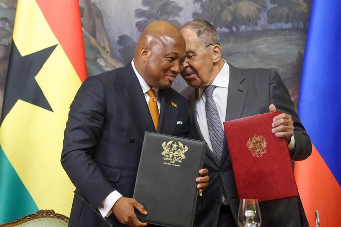 RUSSIA, MOSCOW - AUGUST 17, 2026: Samuel Okudzeto Ablakwa (L), Foreign Minister of Ghana, and his counterpart Sergei Lavrov of Russia sign joint documents following a bilateral meeting at the Reception House of the Russian Foreign Ministry