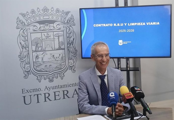 El alcalde de Utrera, Francisco Jiménez, en rueda de prensa.