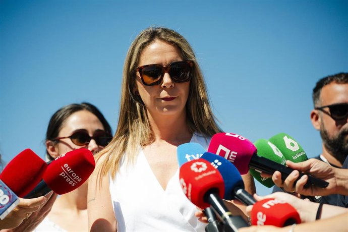 Archivo - La portavoz del PSOE en la Asamblea, Mar Espinar, informa a los medios de comunicación sobre el incendio forestal, a 17 de julio de 2026, en Lozoyuela, Madrid (España). El servicio de Emergencias del 112 de la Comunidad de Madrid ha informado qu