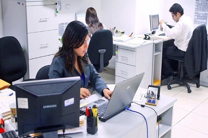 Perú.- MEF: más de 350,000 trabajadores CAS recibirán gratificación desde julio del 2026