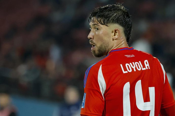 Futbol, Chile vs Ecuador. Primera rueda, clasificatorias al Mundial 2026. El jugador de la seleccion chilena Felipe Loyola es fotografiado durante el partido clasificatorio al Mundial 2026 contra Ecuador disputado en el estadio Nacional de Santiago,