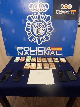 La Policía Nacional detiene a un varón por estafar más de 135.000 euros a tres víctimas simulando ser agente de la Guardia Civil
