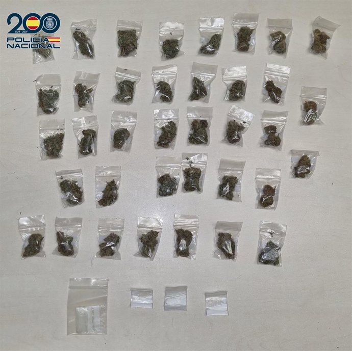 Detenidas dos personas por ocultar y vender droga a turistas en la zona de ocio de Las Verónicas, en Arona (Tenerife)