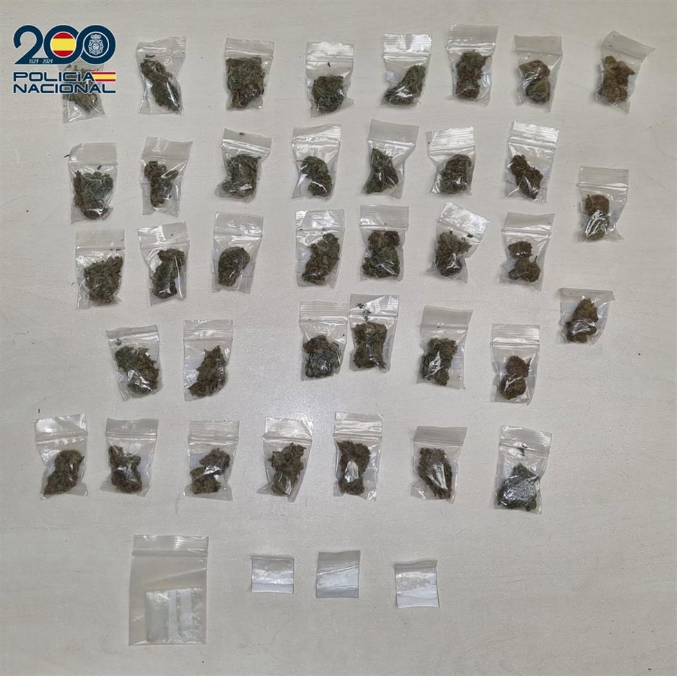 Detenidas dos personas por ocultar y vender droga a turistas en la zona de ocio de Las Verónicas, en Arona (Tenerife)