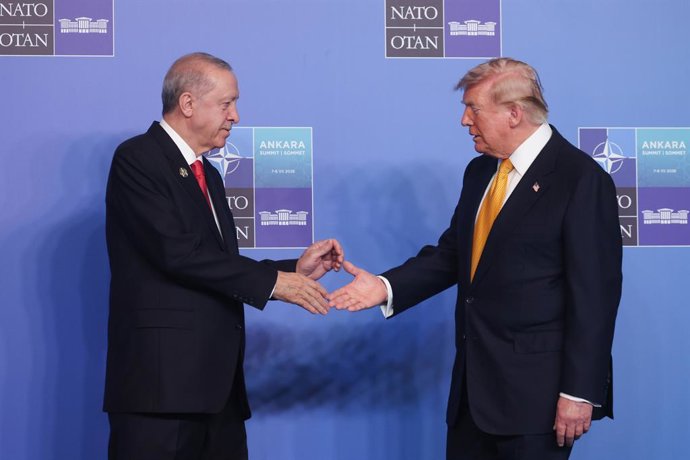 Archivo - July 8, 2026, Ankara, Turkey: Donald Trump, President of United States and Recep Tayyip Erdogan, President of Turkey, attend the welcome ceremony at Bestepe Presidential Compound during the 2026 NATO Ankara Summit in Ankara, Turkiye, on July 8th