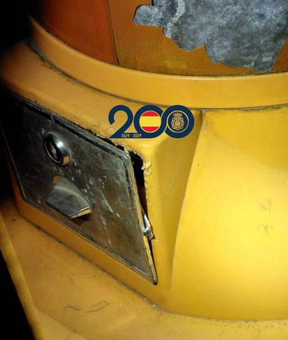 Máquina de bolas forzada por el individuo interceptado en Valladolid.