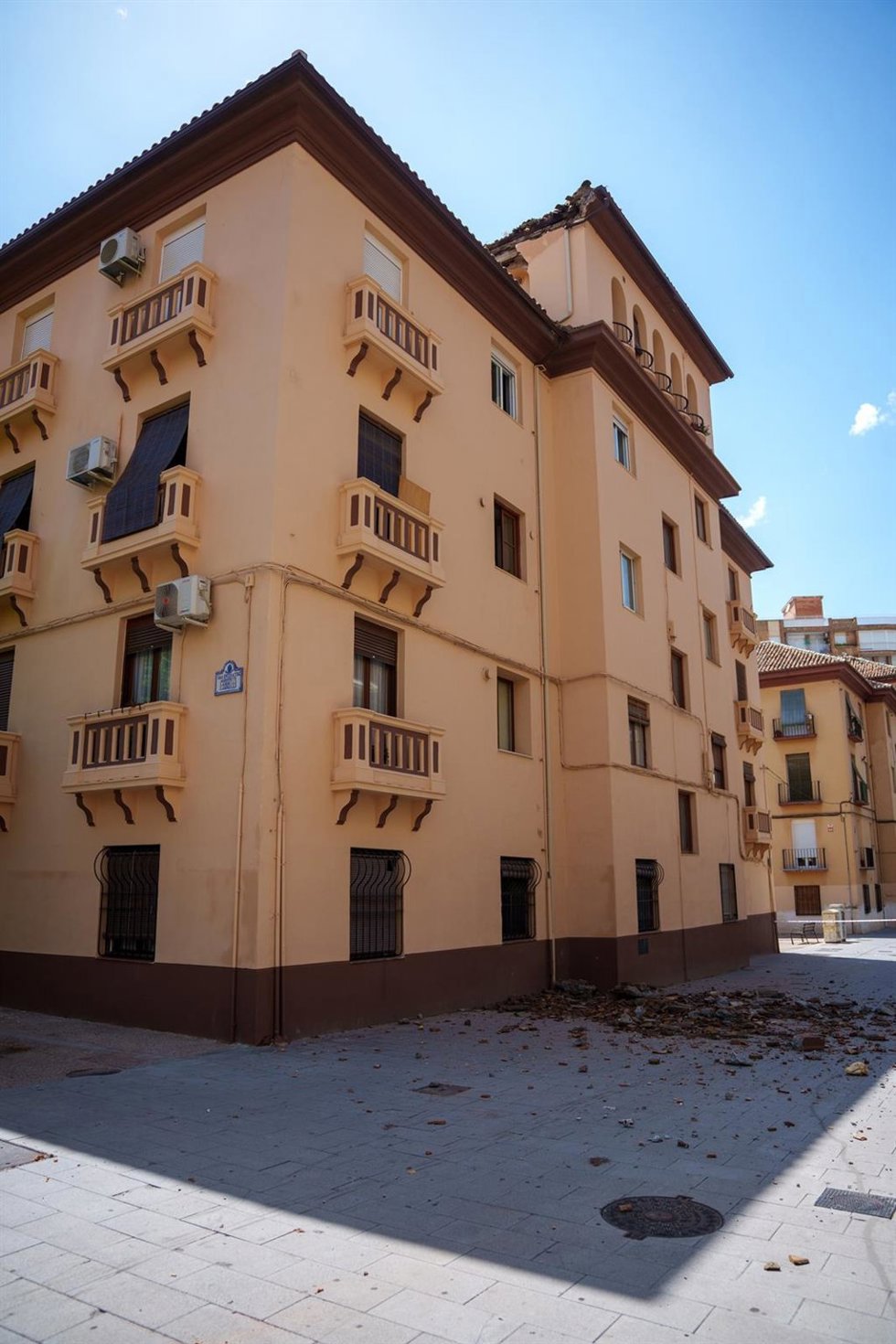 Consecuencias del terremoto de magnitud 5 en edificios y viviendas de la ciudad de Granada. A 15 de agosto de 2026 en Granada (Andalucía, España). 