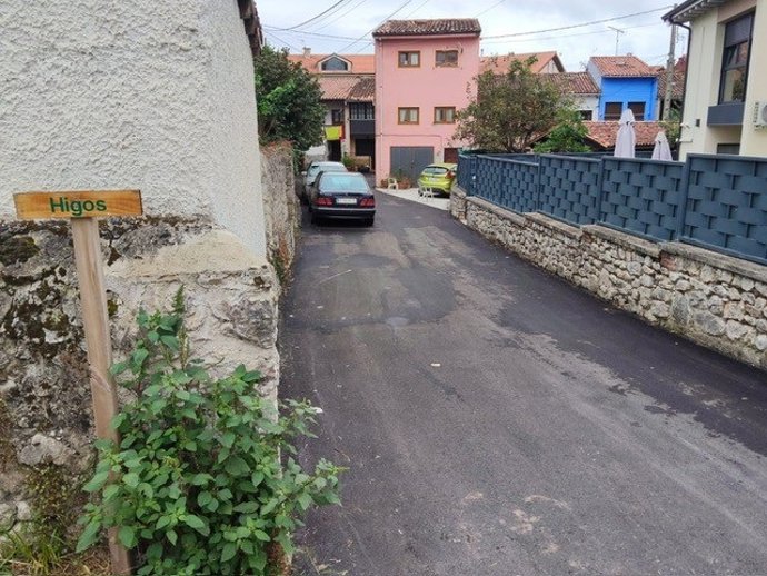 El Ayuntamiento de Llanes finaliza la pavimentación de tres barrios de Póo tras invertir más de 80.000 euros.
