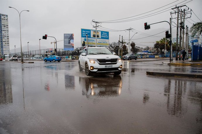 Antofagasta 17 de agosto 2026. Intensas lluvias afectan a la region de Antofagasta a consecuencia de un sistema frontal alojado en el norte del pais. Yamil Maureira A./Aton Chile