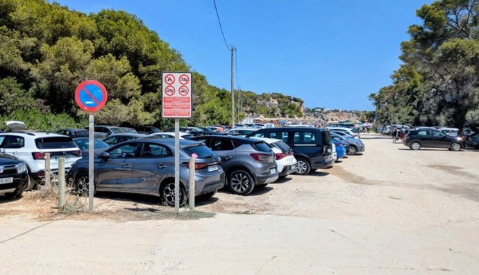 Aparcamiento en Cala Llombards