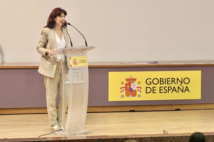 Archivo - La ministra de Igualdad, Ana Redondo, interviene durante la entrega de premios del ‘Concurso literario y artístico 8M’, en la delegación del Gobierno de Valladolid, a 14 de junio de 2024, en Valladolid, Castilla y León (España).