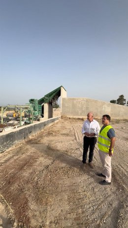 José Luis Hidalgo (i) en una visita al complejo del Guadiel.