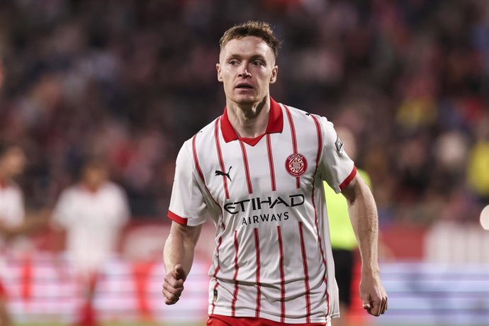 Archivo - El ucraniano Viktor Tsygankov (Girona FC), ante la Real Sociedad en Montilivi, en LaLiga EA Sports 2025-26.
