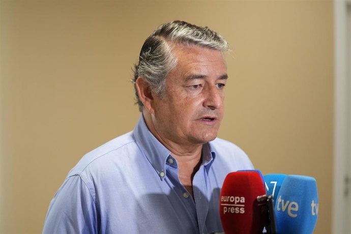 El vicepresidente primero y consejero de Presidencia, Sanidad y Emergencias, Antonio Sanz, este martes en El Rocío.