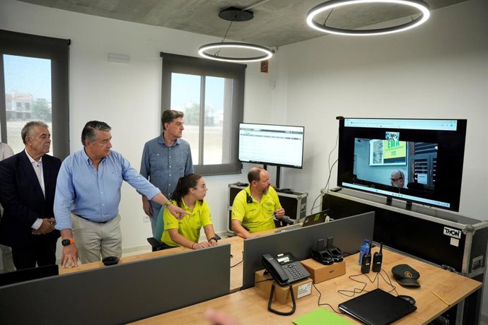 El vicepresidente primero y consejero de Presidencia, Sanidad y Emergencias, Antonio Sanz, visita  en El Rocío las instalaciones del dispositivo especial "Plan Venida 2026".