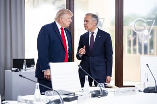 Archivo - June 16, 2026, Evian-Les-Bains, France: Canadaâ€AAs Prime Minister Mark Carney and U.S. President Donald Trump speak at the G7 working luncheon, during the G7 summit in Evian-les-Bains, France, on Tuesday, June 16, 2026.,Image: 1110537001, Li