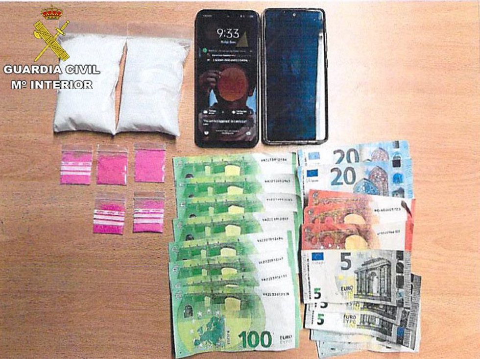 Efectos intervenidos al detenido.