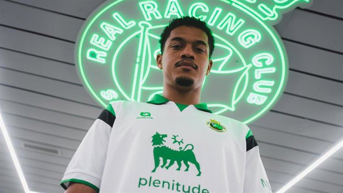 El central brasileño Pedro Felipe, presentado como jugador del Real Racing Club.
