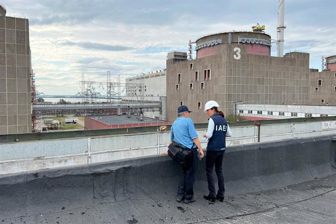 Archivo - Arquivo - ARQUIVADO - 2 de setembro de 2022, Ucrânia, Zaporizhzhia: Especialistas da AIEA chegam à usina nuclear de Zaporizhzhya. O risco de acidentes nucleares na usina nuclear de Zaporizhzhya, na Ucrânia, ocupada pela Rússia, está aumentando, 