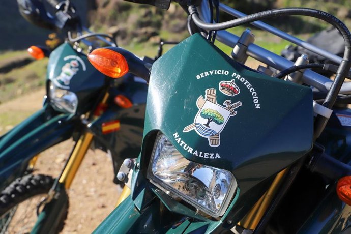 Archivo - Motos del Servicio de Protección de la Naturaleza (Seprona) de la Guardia Civil.