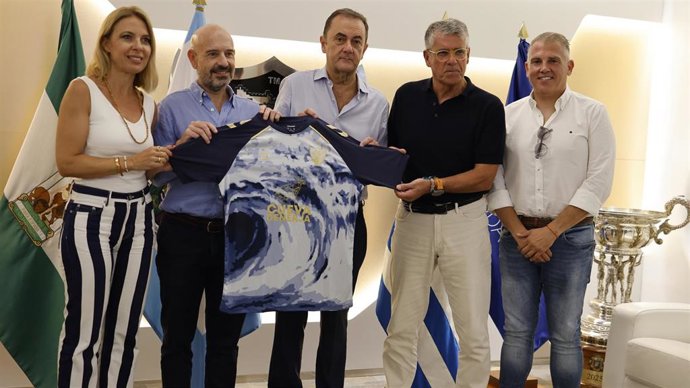 Presentación de la camiseta de entrenamiento del Málaga CF para la termporada 2026/2027.