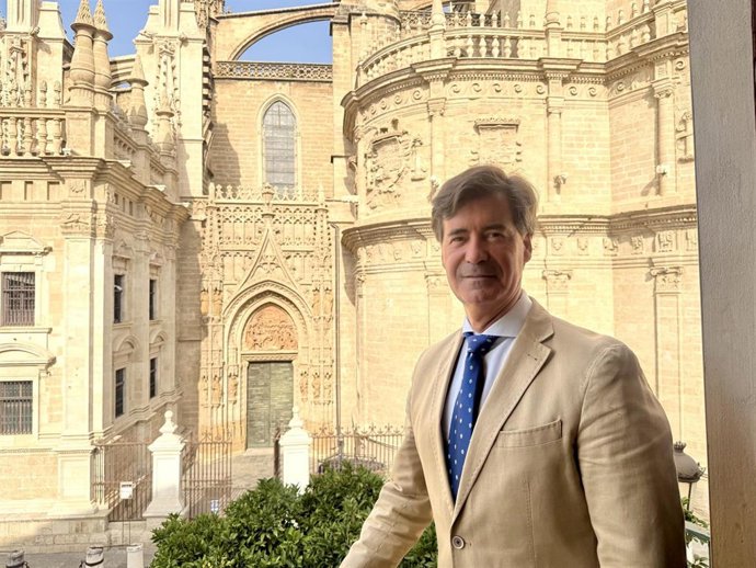 Miguel Rus, presidente de la CES, en la sede institucional, ubicada junto a la Catedral
