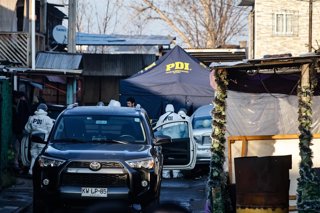 Santiago, 18 de Agosto de 2026.  Tras una persecucion por calles de Quilicura, un conductor muere por disparo de carabineros tras escapar de una patrulla mixta de seguridad municipal y carabineros en Calle B con pasaje 1   Diego Martin /Aton Chile
