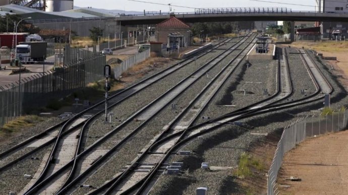 Archivo - Las instituciones camerales defienden que el Corredor Cantábrico-Mediterráneo debe configurarse como una infraestructura electrificada, de altas prestaciones, uso mixto y doble vía en todo su recorrido.