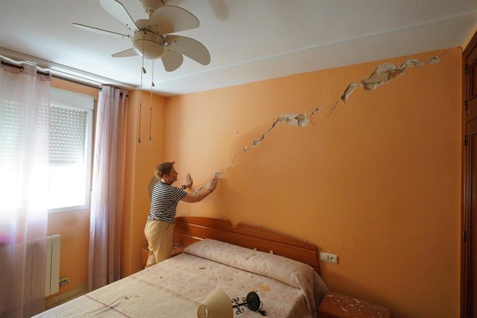 Imágenes de los destrozos causado por el terremoto. A 18 de agosto de 2026 en Granada, Andalucía (España). 