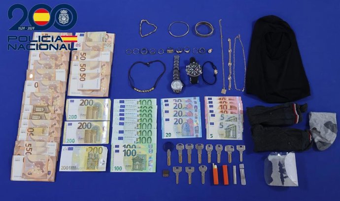 Detenido tras ser sorprendido en una vivienda con más de 11.000 euros en efectivo, joyas y relojes en Salamanca