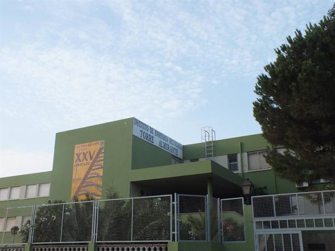 Vista de la fachada del Instituto de Educación Secundaria (IES) Torre Almirante de Algeciras