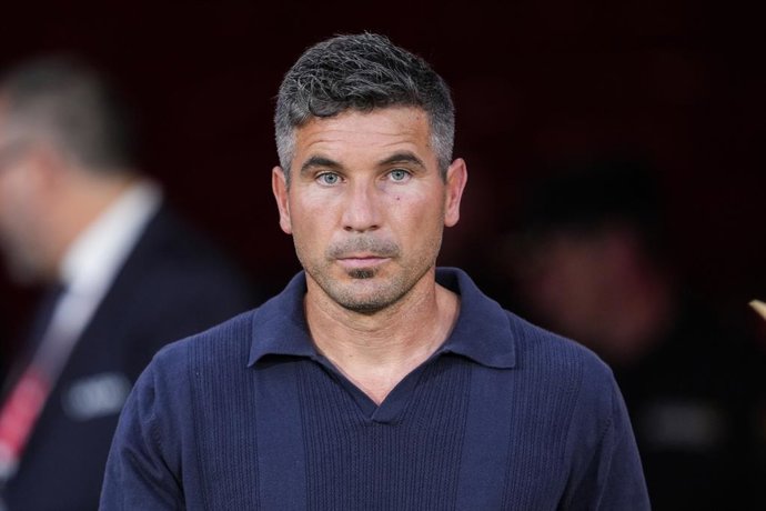 Archivo - Juan Funes, head coach of Malaga CF, looks on during the Liga Hypermotion, second leg of the Playoff for LaLiga EA Sports promotion, football match played between UD Almeria and Malaga CF at UD Almeria stadium on June 20, 2026, in Almeria, Spain