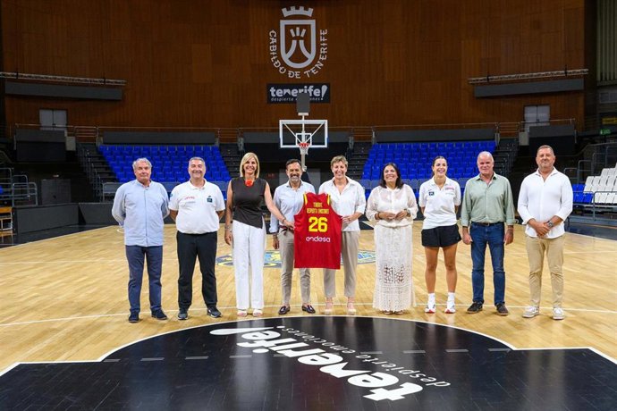 Presentación del Torneo Internacional de Baloncesto Femenino en el Pabellón Santiago Martín