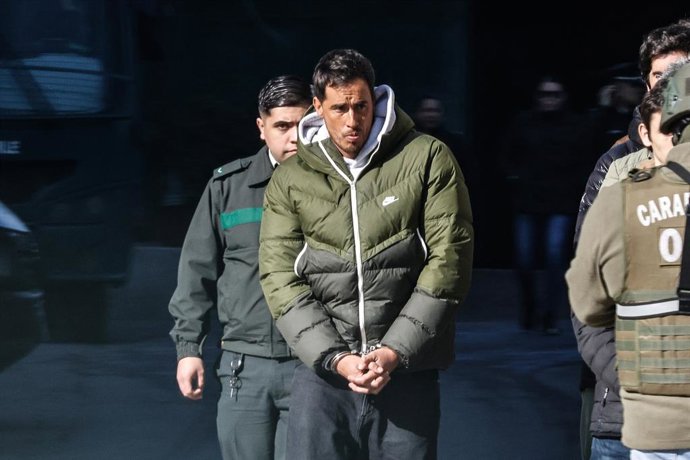 Santiago, 18 de Agosto de 2026.  Ingreso de Camilo Huerta al sector de Gendarmeria para su control de detencion por la Operacion Amsterdam por venta de Marihuana con fachada de venta medicinal de Cannabis  Diego Martin /Aton Chile
