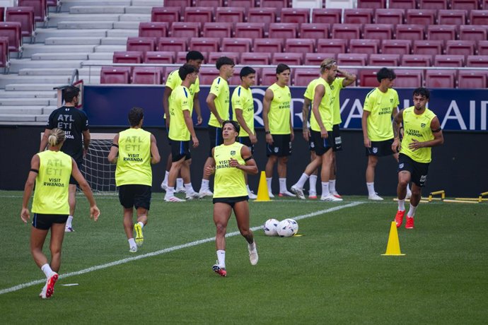 August 18, 2026, Madrid, Madrid, Spain: Giuliano Simeone of Atletico de Madrid (C) is seen training with his teammates during the training session ahead of their opening LaLiga EA Sports match against Malaga CF at Estadio Riyadh Air Metropolitano on Augus