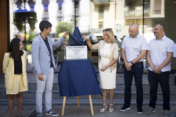 Moment En el qual S'Ha Descobert La Placa Commemorativa