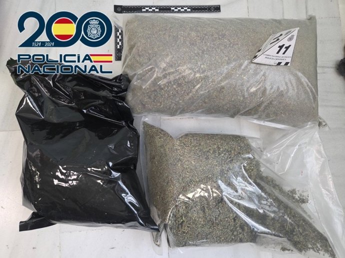 Pillado cuando transportaba una bolsa con cerca de cuatro kilos y medio de picadillo de marihuana