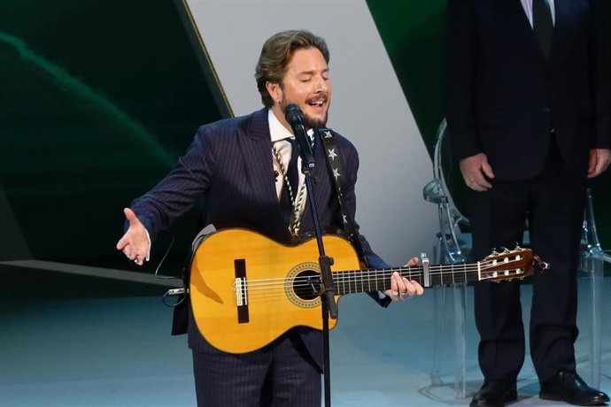 Archivo - Manuel Carrasco en el Teatro de la Maestranza de Sevilla durnate la entrega de las Medallas de Andalucía 2026 a 28 de Febrero de 2026 en Sevilla (España).