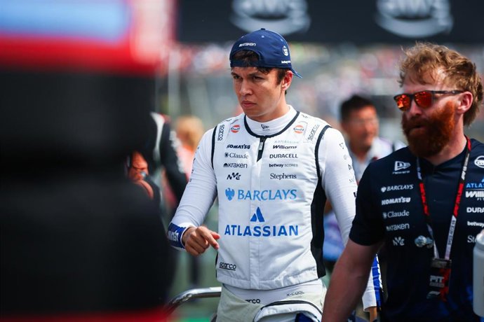 El piloto tailandés Alex Albon (centro), del equipo Williams, en el GP de Hungría 2026.