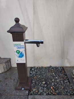 Fuente de agua potable instalada con motivo de la Venida de la Virgel del Rocío.