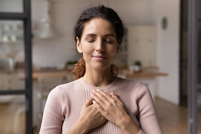 Archivo - Imagen de recurso de una persona practicando 'mindfulness'.