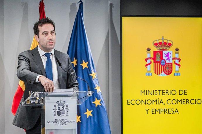 El vicepresidente primero y ministro de Economía, Comercio y Empresa, Carlos Cuerpo, después de su reunión con representantes del sector financiero, en el Ministerio de Economía, Comercio y Empresa, a 24 de julio de 2026, en Madrid (España).