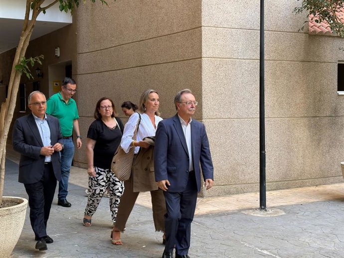 La vicesecretaria de Regeneración Institucional del PP, Cuca Gamarra, durante una reunión con el presidente de Ceuta, Juan Jesús Vivas, en la sede del PP Ceuta, a 18 de agosto de 2026, en Ceuta (España). 