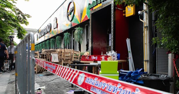 Tailandia eleva a 41 el balance de muertos por el incendio desatado en un pub de Bangkok a mediados de julio