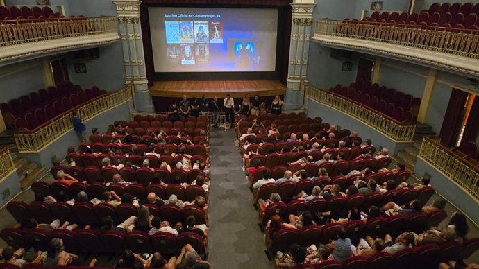 La comedia puertorriqueña, dirigida por Mariana M. Emmanuelli, llega al certamen con su directora, el productor Gabriel Ramírez y la actriz protagonista Gretza Merced Cruz, acompañados de otros miembros del equipo técnico y artístico