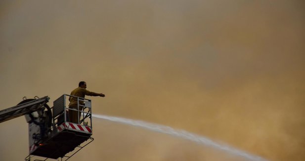 Al menos nueve muertos y varios heridos por un incendio en un hotel de Calcuta, en el este de India