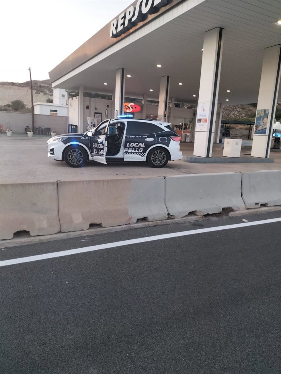 Una policía local de El Campello (Alicante) salva la vida de un motorista que había sufrido un accidente