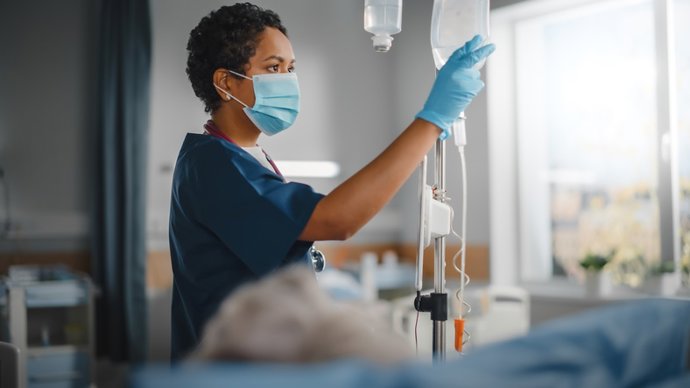 Archivo - Un estudio cifra en 34,4 millones más los profesionales sanitarios que se necesitan en el mundo