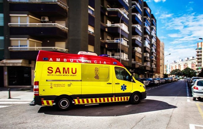 Archivo - Imagen de archivo de una ambulancia del SAMU