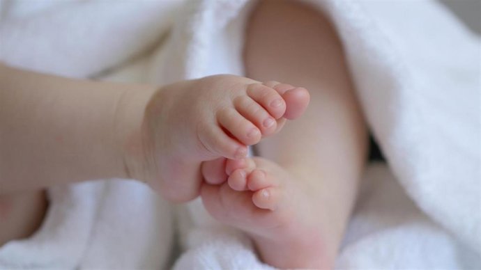 Imagen de los pies de un bebé. 